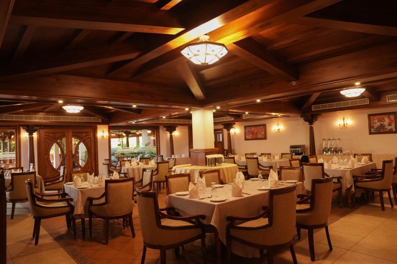 Gokulam Grand Resort & Spa, Kumarakom Extérieur photo