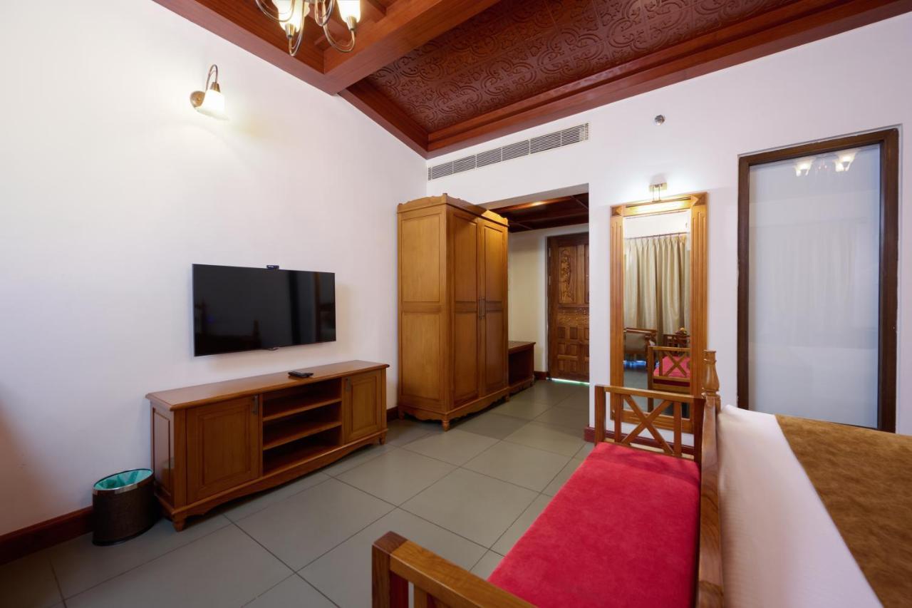 Gokulam Grand Resort & Spa, Kumarakom Extérieur photo