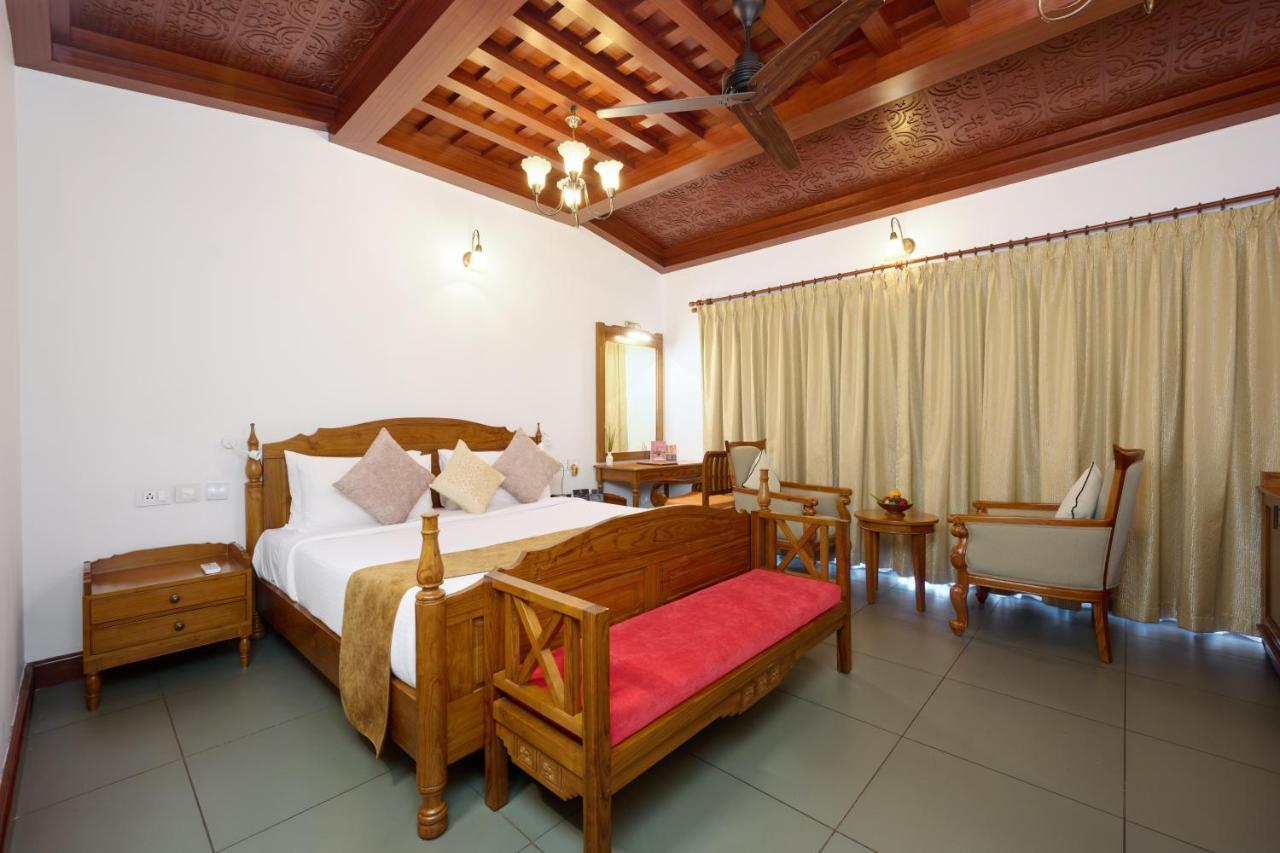 Gokulam Grand Resort & Spa, Kumarakom Extérieur photo