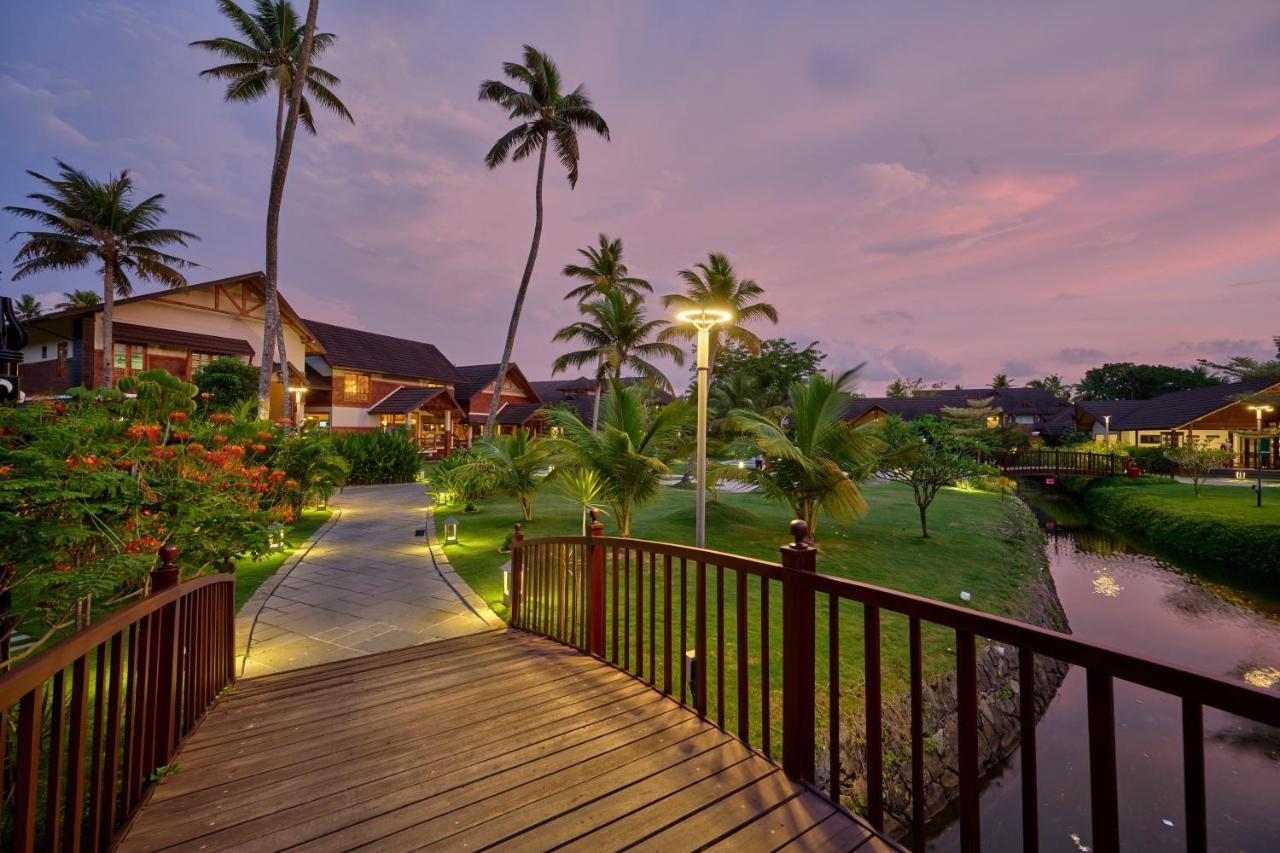 Gokulam Grand Resort & Spa, Kumarakom Extérieur photo