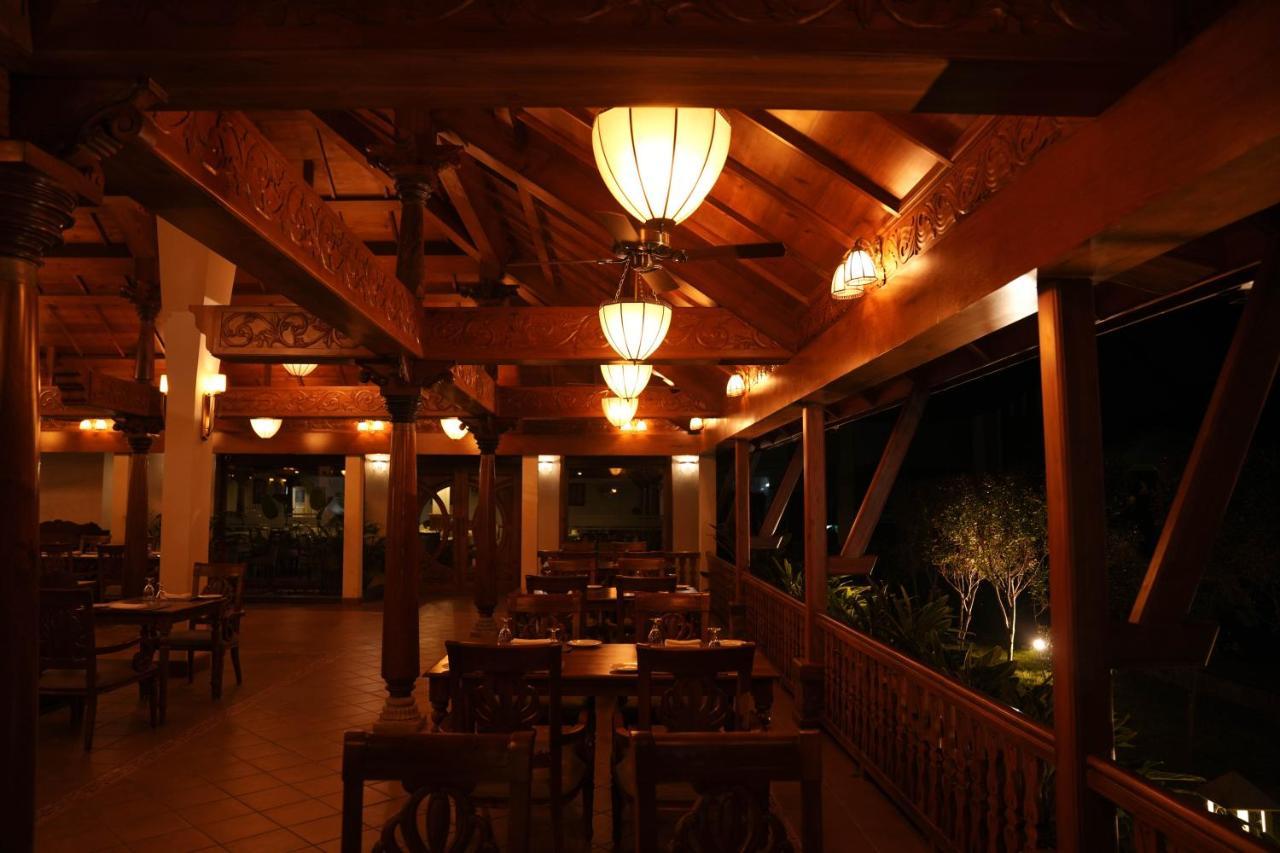 Gokulam Grand Resort & Spa, Kumarakom Extérieur photo
