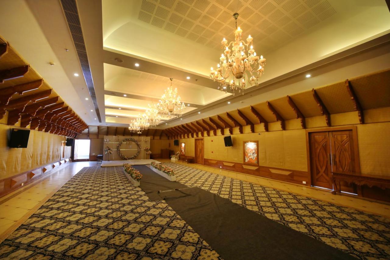 Gokulam Grand Resort & Spa, Kumarakom Extérieur photo