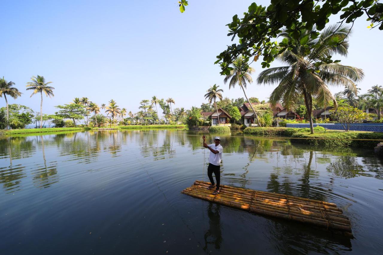Gokulam Grand Resort & Spa, Kumarakom Extérieur photo