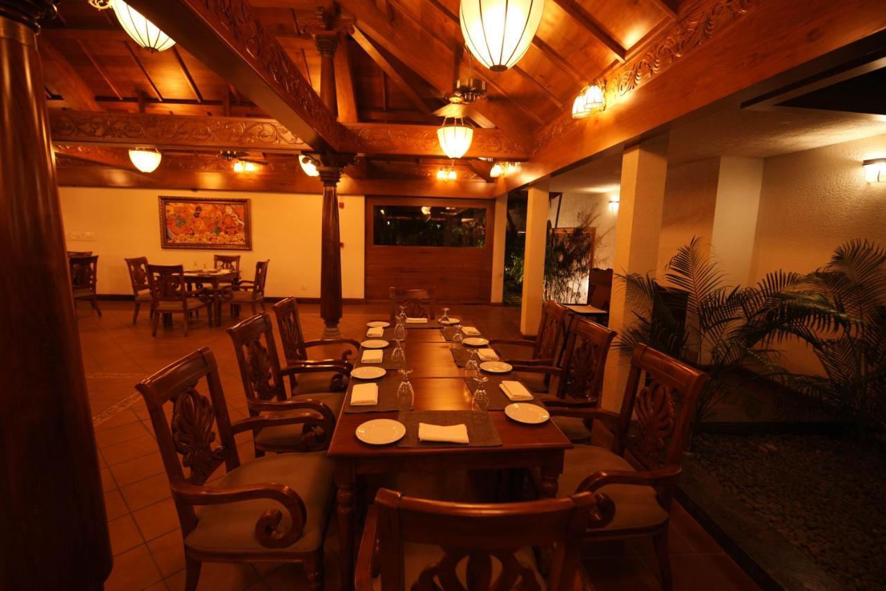 Gokulam Grand Resort & Spa, Kumarakom Extérieur photo