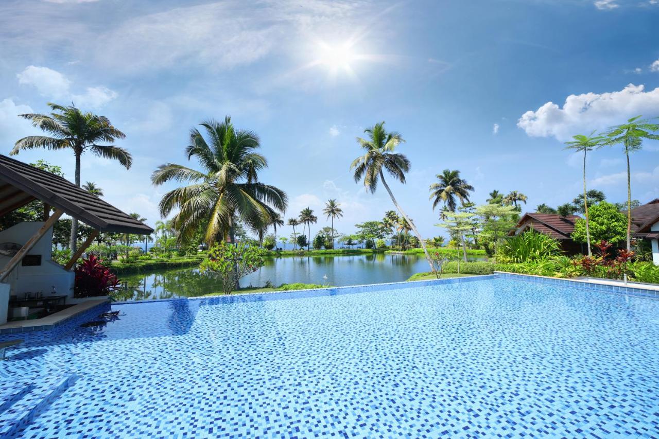 Gokulam Grand Resort & Spa, Kumarakom Extérieur photo