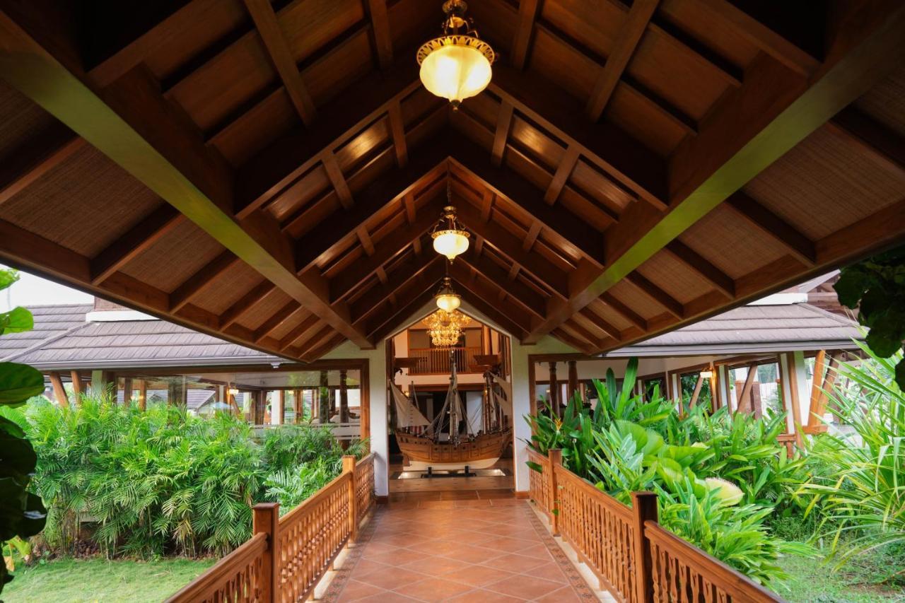 Gokulam Grand Resort & Spa, Kumarakom Extérieur photo