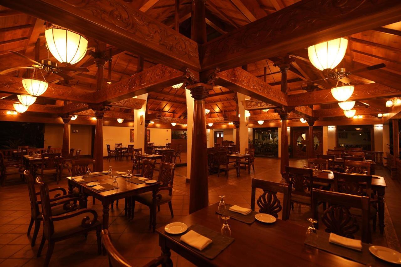 Gokulam Grand Resort & Spa, Kumarakom Extérieur photo