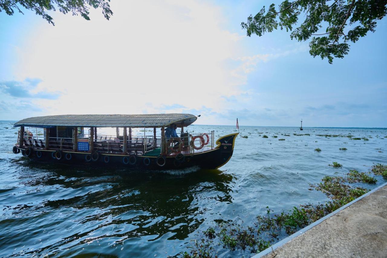 Gokulam Grand Resort & Spa, Kumarakom Extérieur photo