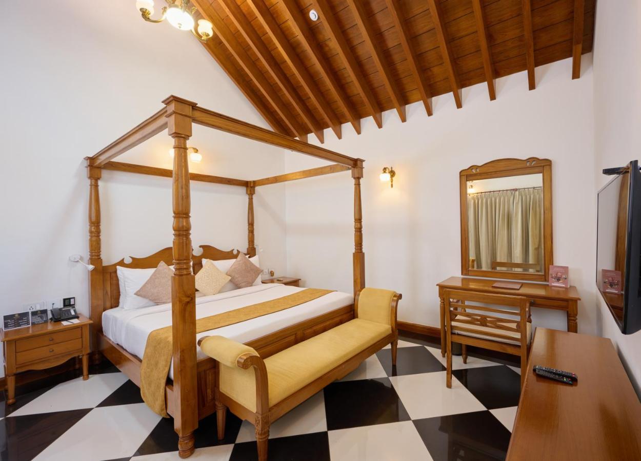 Gokulam Grand Resort & Spa, Kumarakom Extérieur photo