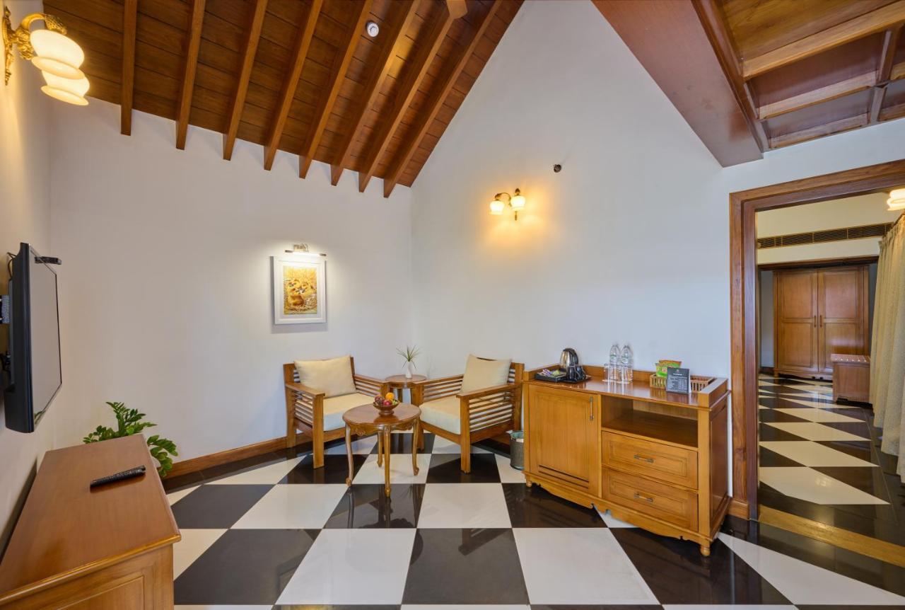 Gokulam Grand Resort & Spa, Kumarakom Extérieur photo